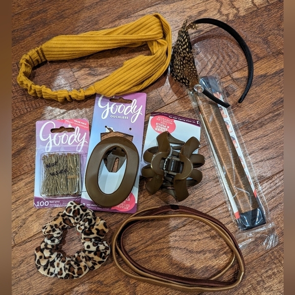 Hair accessory bundle great for thick hair.  $75 - Picture 1 of 4